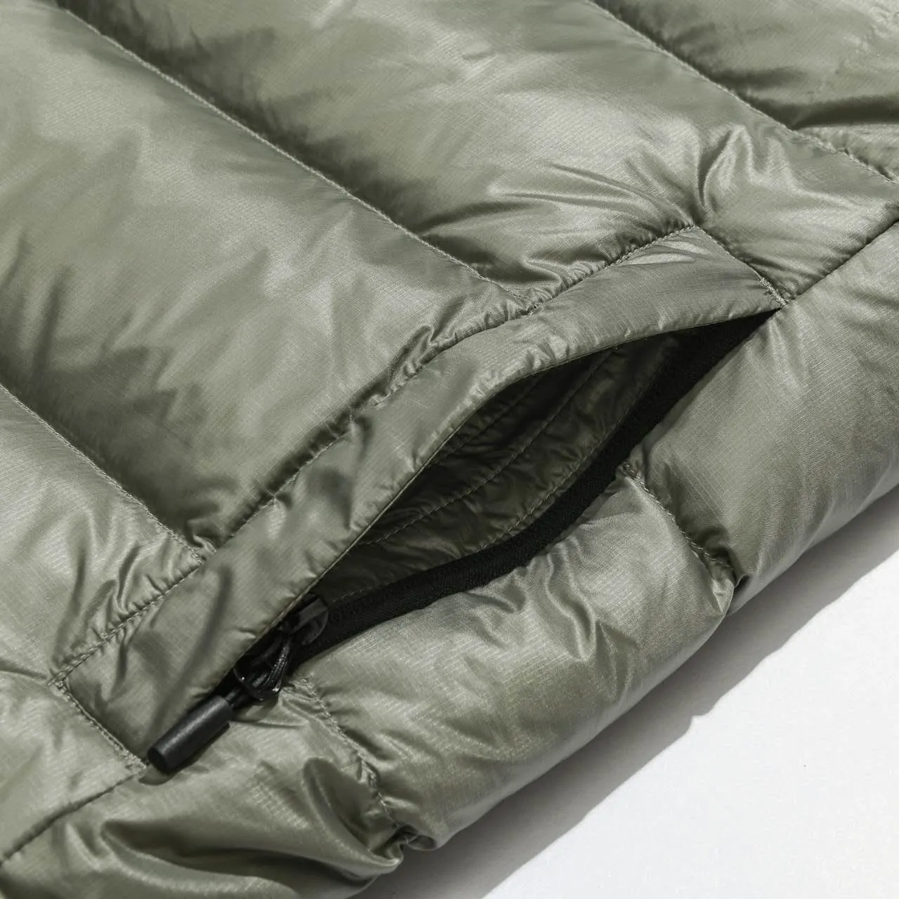 P500 Canadian brand CanadaGoose men's and women's CROFTON lightweight down vest 2229M DWR water repellent treatment WindWall windproof fabric 700 fleece filling original mold opening details one to one production The upper body effect is stunning Exclusively available on the Xiaohongshu purchasing platform The highest version on the market Size: XS S M L XL XXL